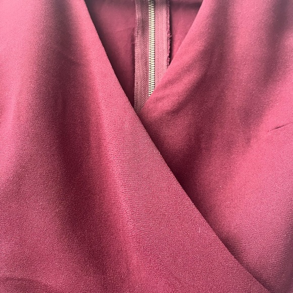 Abercrombie and Fitch Maroon Romper Size 00 Like New - Picture 3 of 6